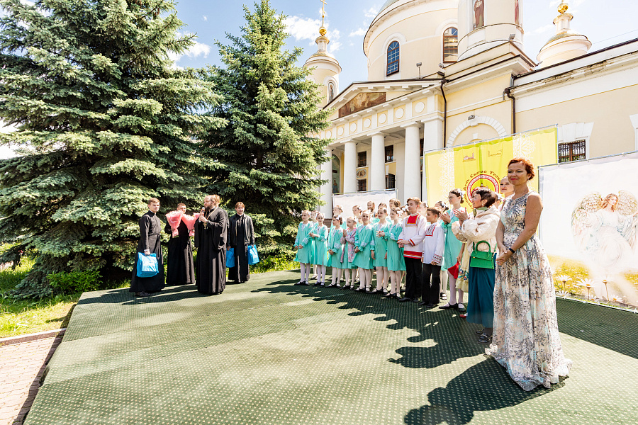 Концерт в честь праздника Троицы на территории Троицкого кафедрального собора в Подольске